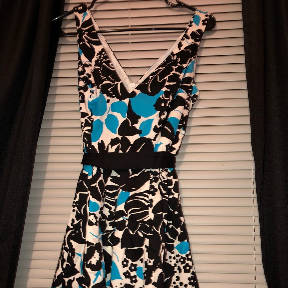 Beautiful floral dress!